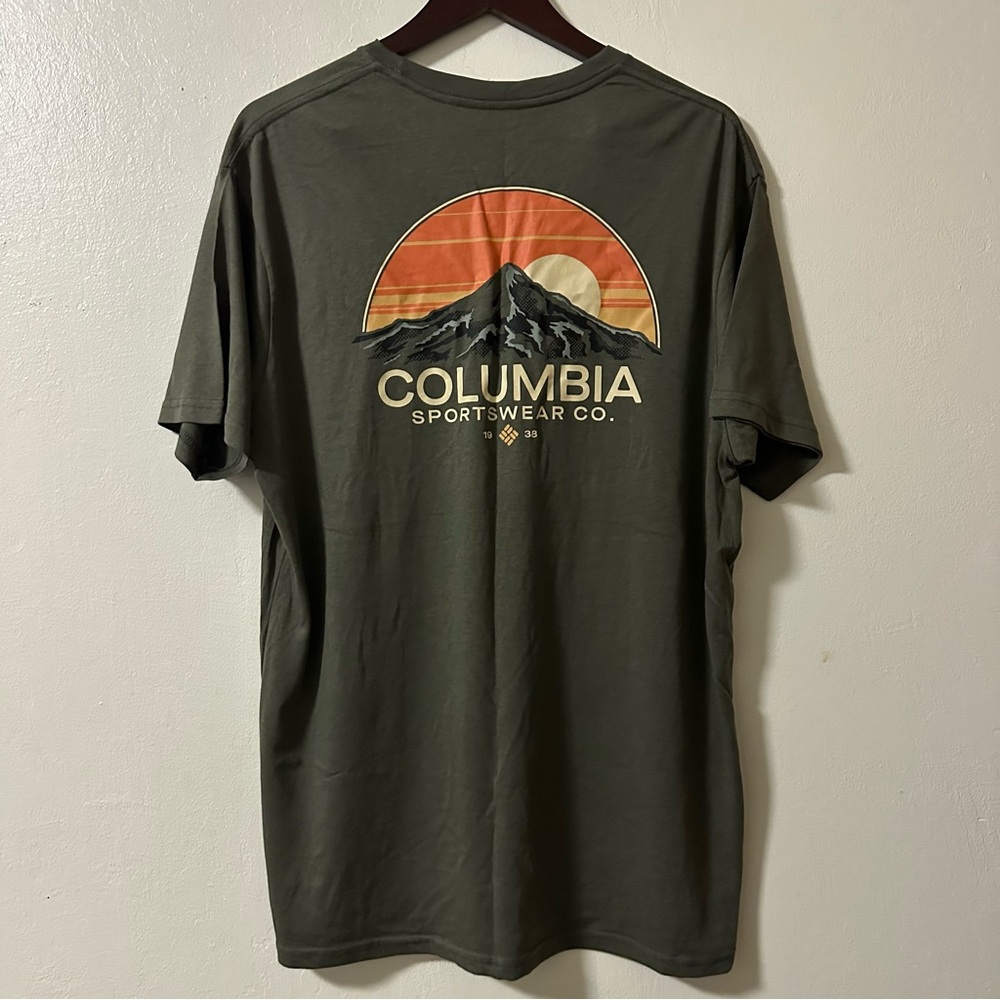 Brand New With Tag Men’s Columbia Green Back Graphic XL T-Shirt.